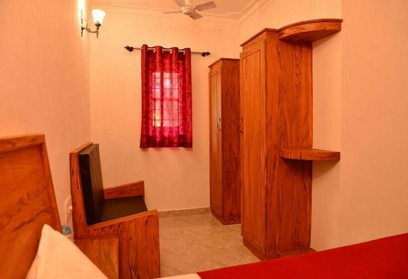 בית מלון כפרי River Near Coorg