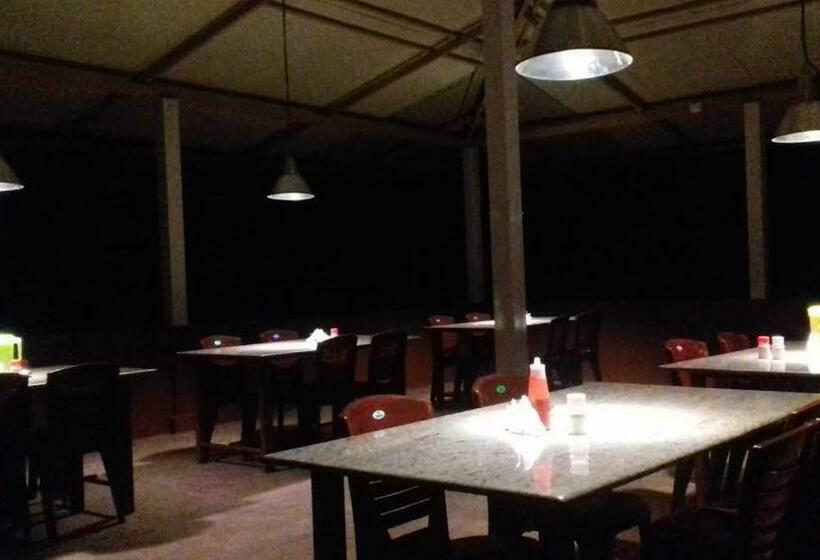 בית מלון כפרי River Near Coorg