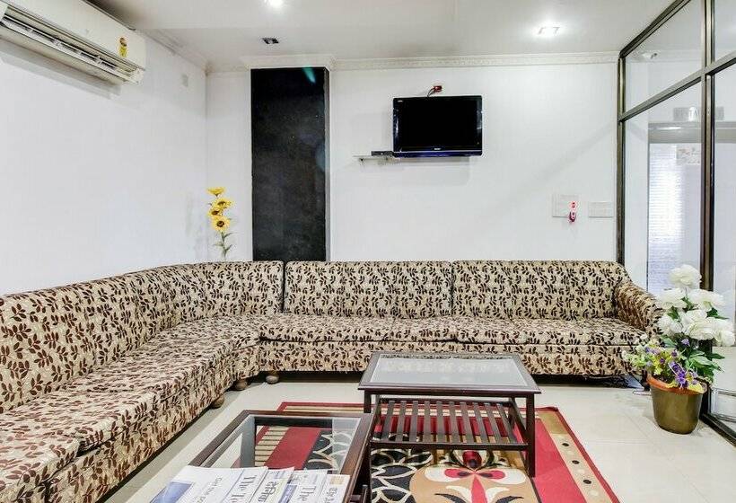 فندق Royal Park By Oyo Rooms