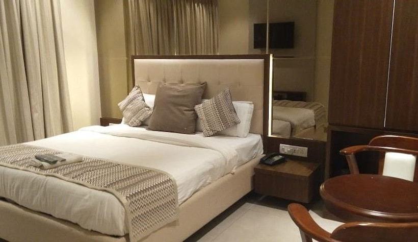 فندق Shree Balaji International