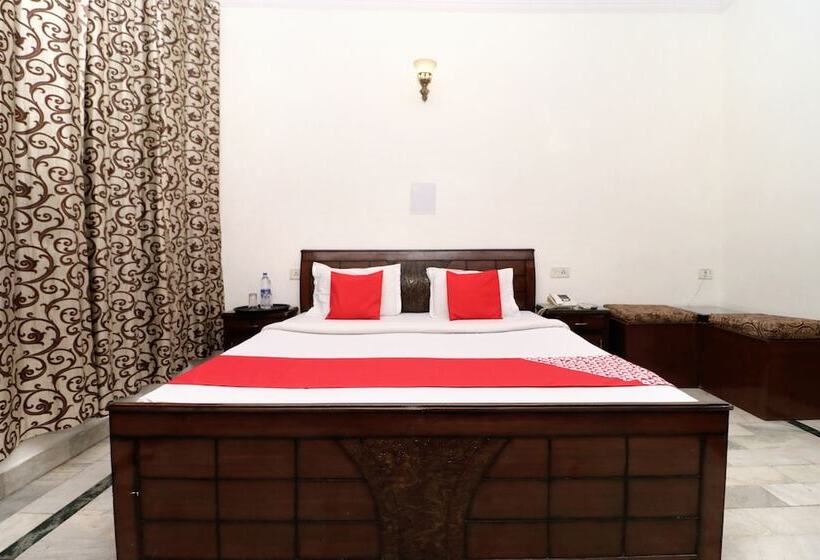 호텔 Singh's 11 By Oyo Rooms