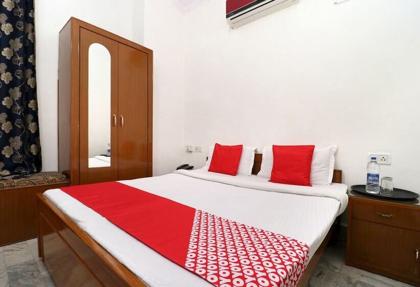 호텔 Singh's 11 By Oyo Rooms