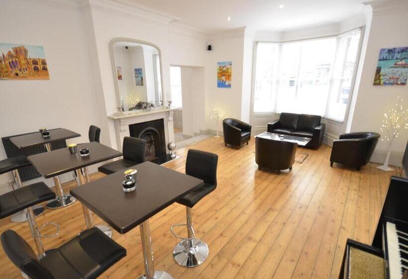 فندق The Chapel House