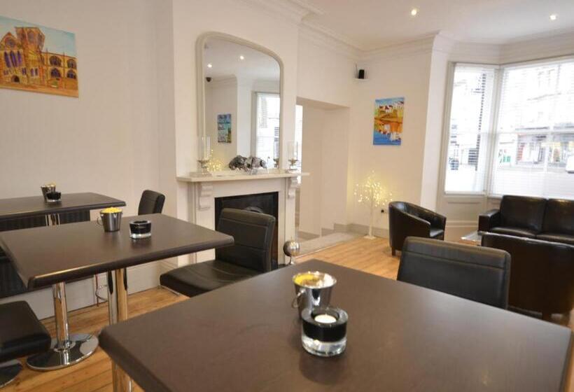 فندق The Chapel House