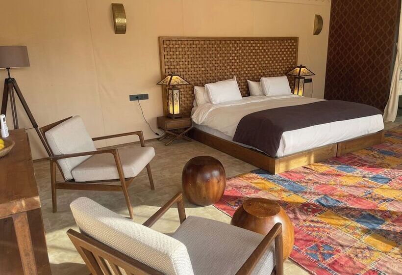 בית מלון כפרי The White Camel Lodge