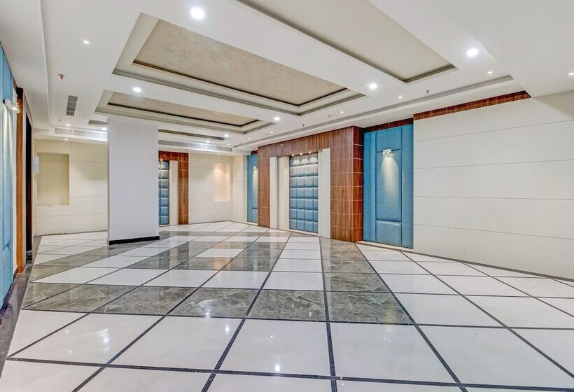 فندق Urbanite By Oyo Rooms