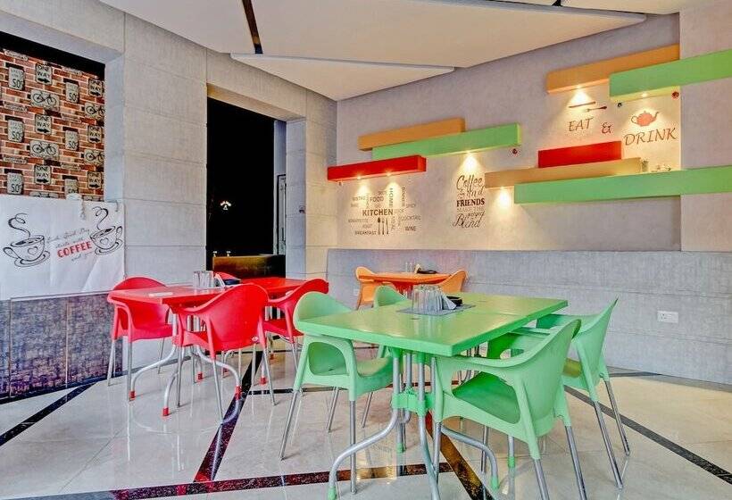 فندق Urbanite By Oyo Rooms