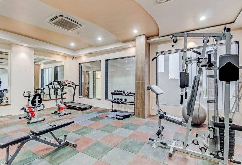 فندق Urbanite By Oyo Rooms