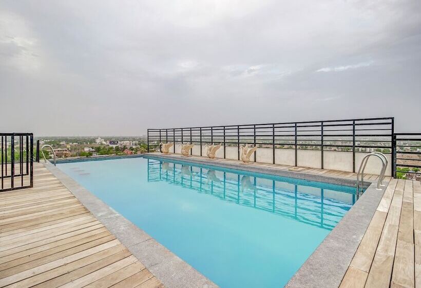 فندق Urbanite By Oyo Rooms