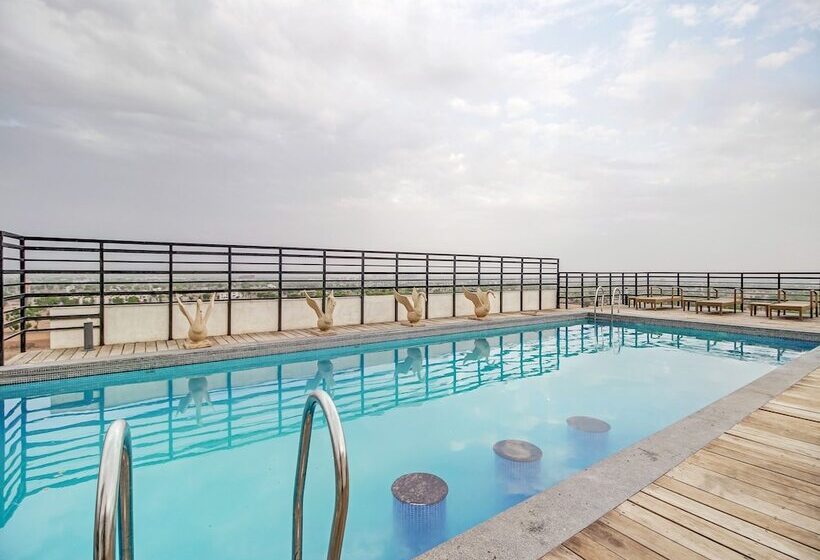 فندق Urbanite By Oyo Rooms