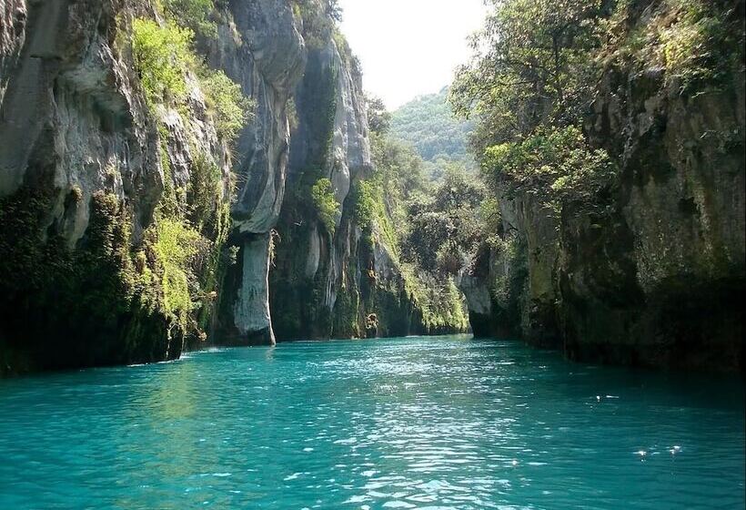 ホテル Verdon Yourtes Camping à La Ferme