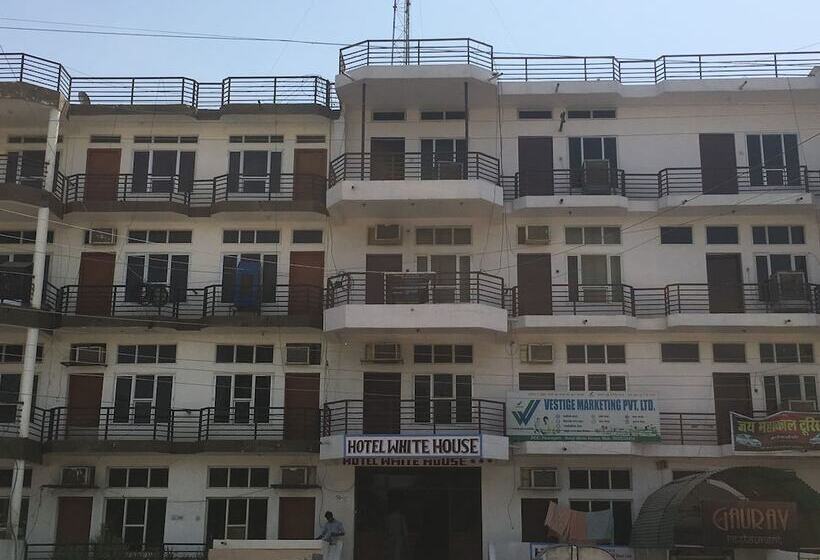 בית מלון כפרי White House