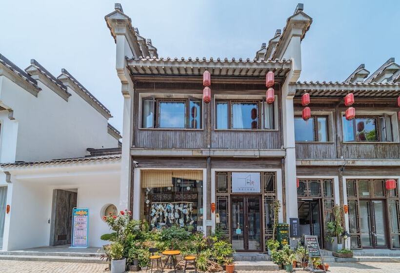 Отель Young Inn