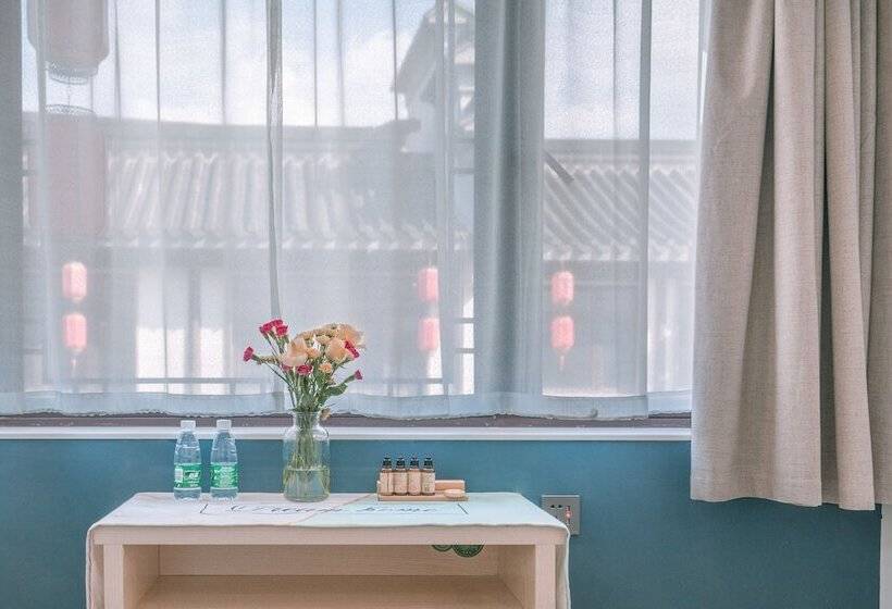 Отель Young Inn