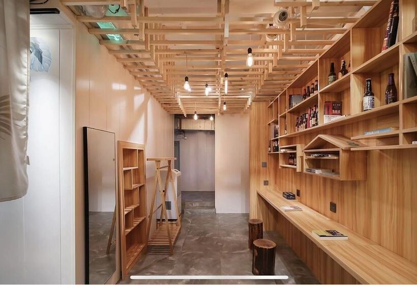 Отель Young Inn