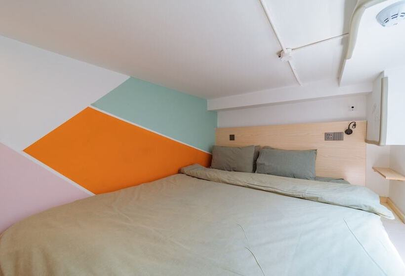 Отель Young Inn