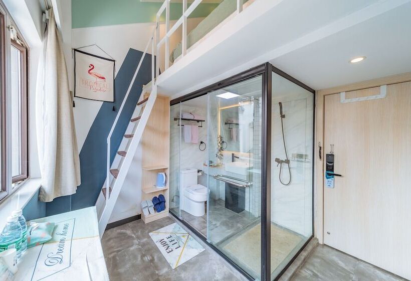 Отель Young Inn