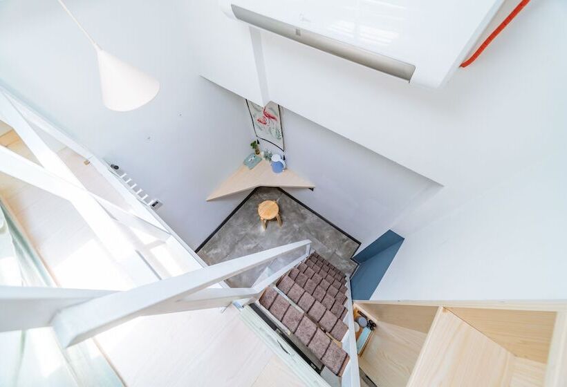 Отель Young Inn