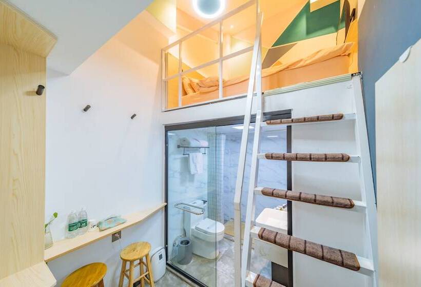 Отель Young Inn