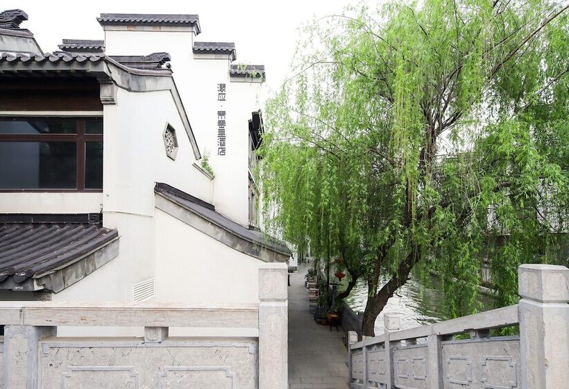 Отель Young Inn