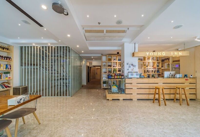 Отель Young Inn