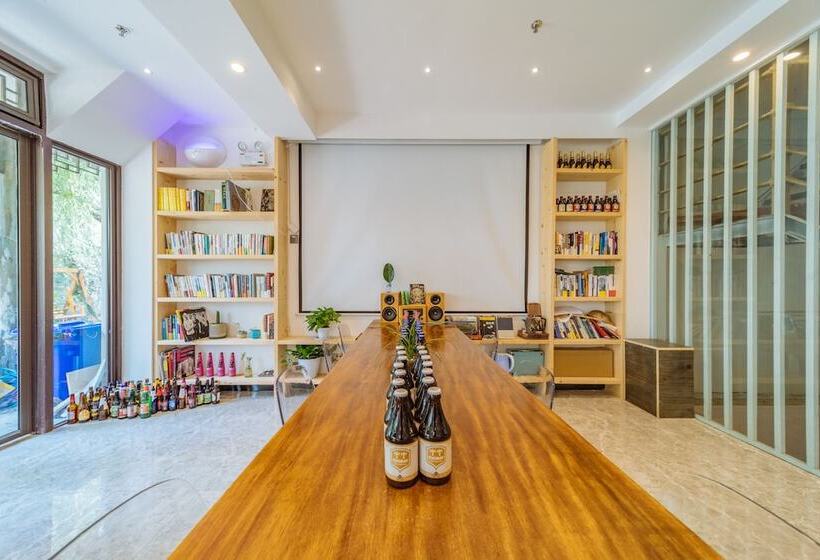 Отель Young Inn