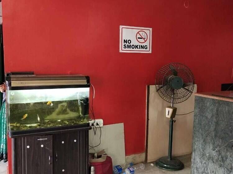 Iroomz Hotel Abhiman