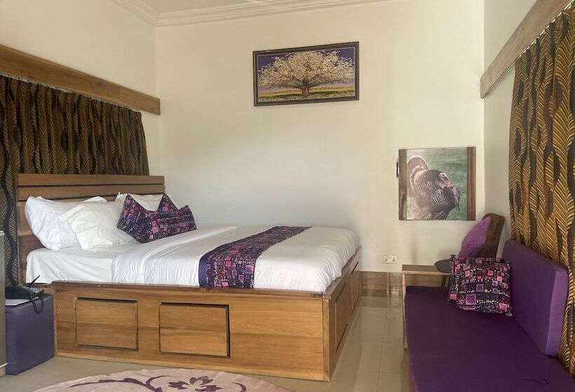 پانسیون Accruase Paradise