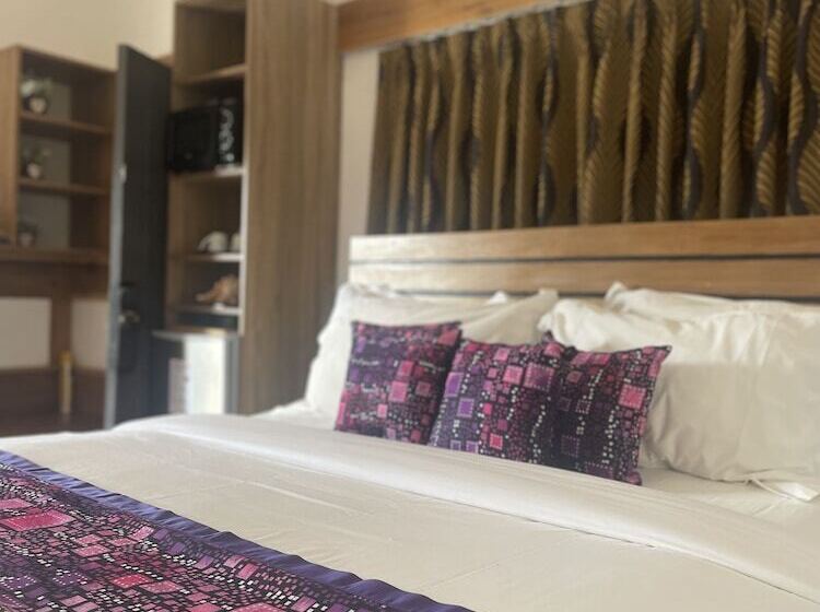 پانسیون Accruase Paradise