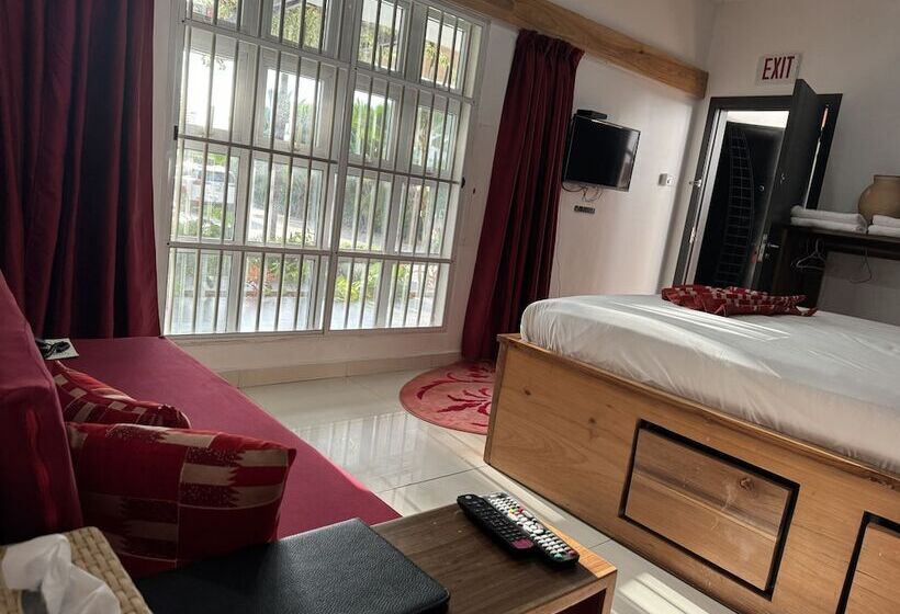 پانسیون Accruase Paradise