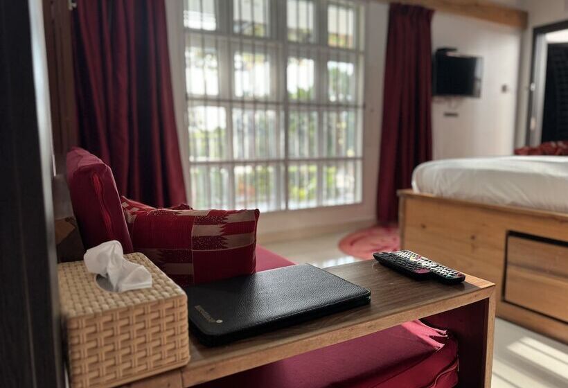 پانسیون Accruase Paradise