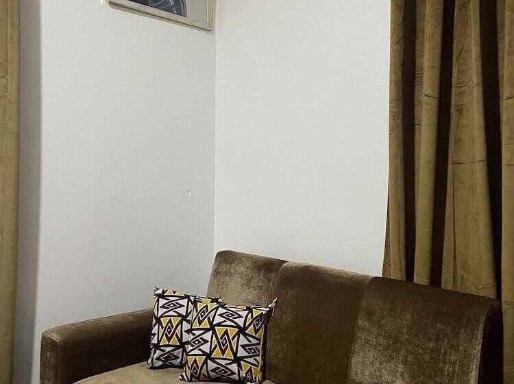 پانسیون Accruase Paradise