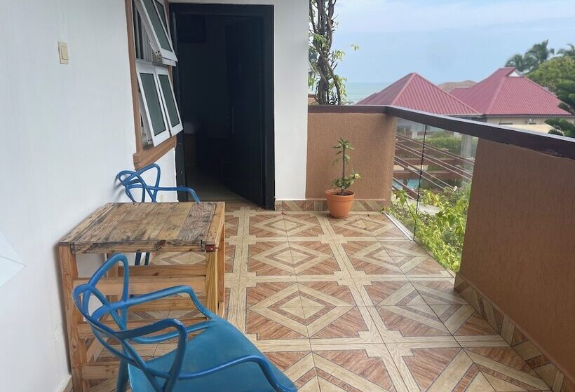 پانسیون Accruase Paradise