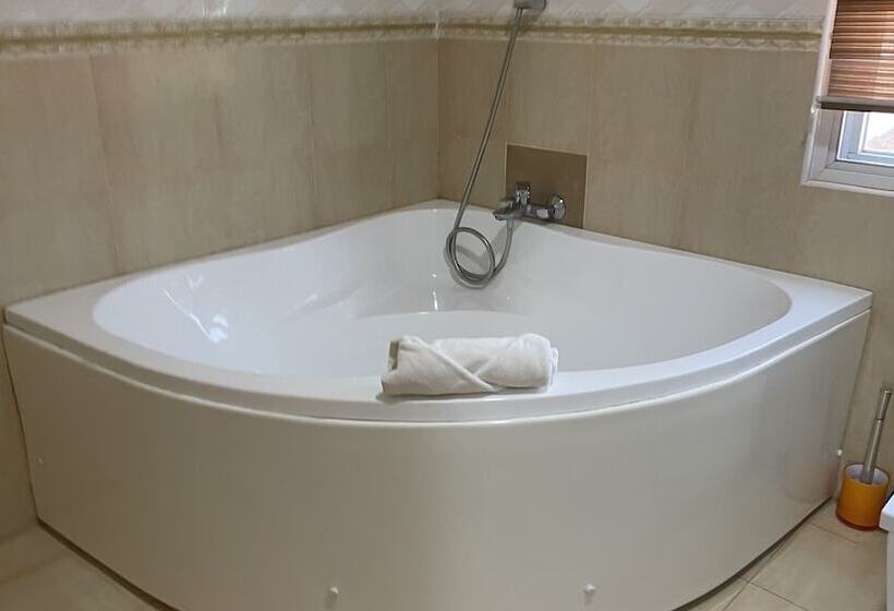 پانسیون Accruase Paradise