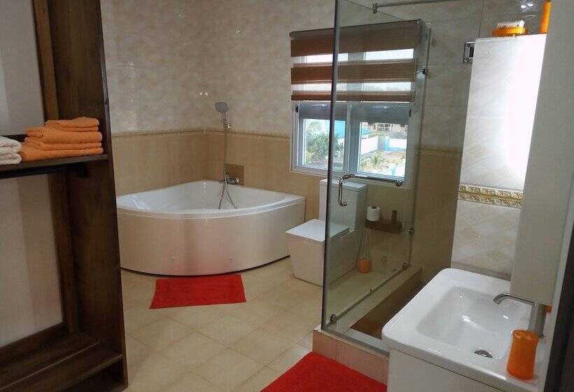 پانسیون Accruase Paradise