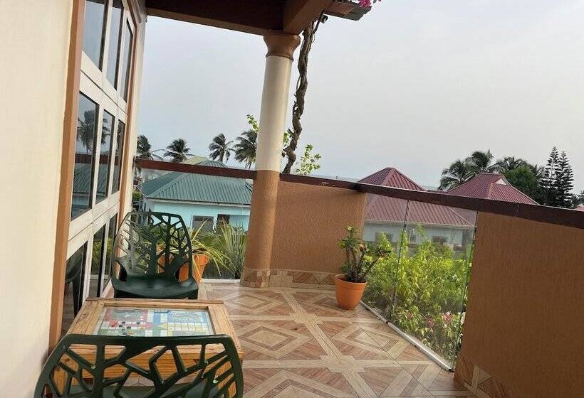 پانسیون Accruase Paradise