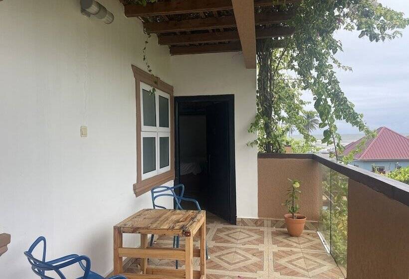 پانسیون Accruase Paradise