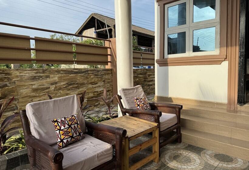 پانسیون Accruase Paradise