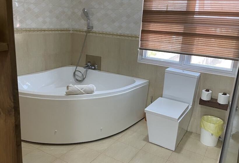 پانسیون Accruase Paradise