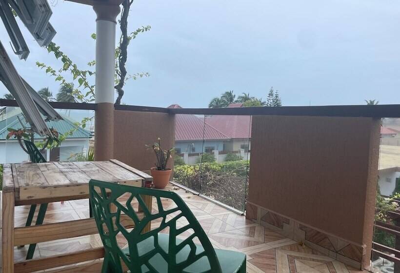 پانسیون Accruase Paradise