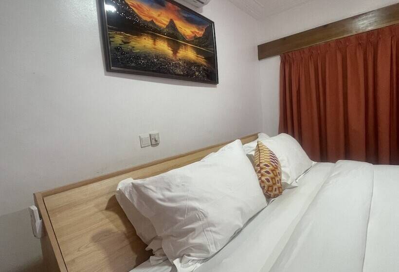 پانسیون Accruase Paradise