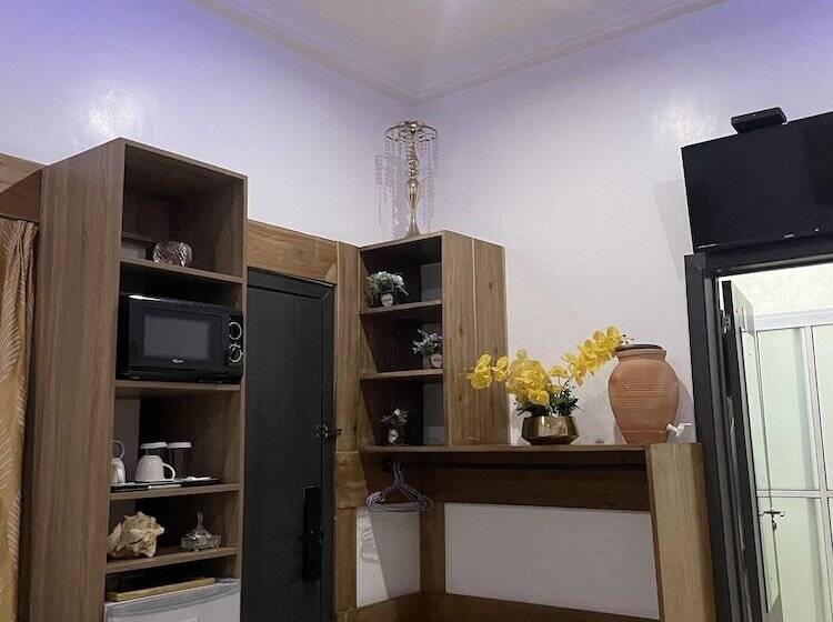 پانسیون Accruase Paradise