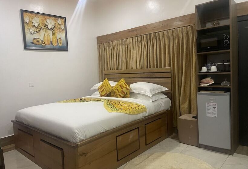 پانسیون Accruase Paradise