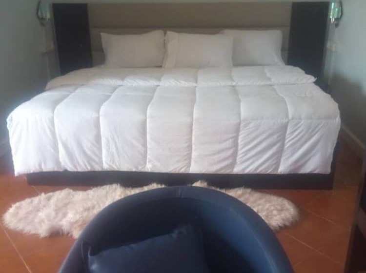 بنسيون Ama Serwaa Lodge