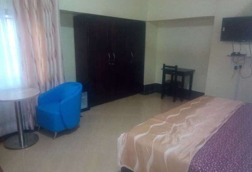 بنسيون Ama Serwaa Lodge