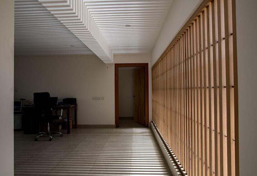 פנסיון Davey S Town House