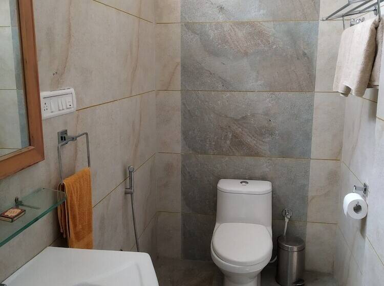 פנסיון Davey S Town House