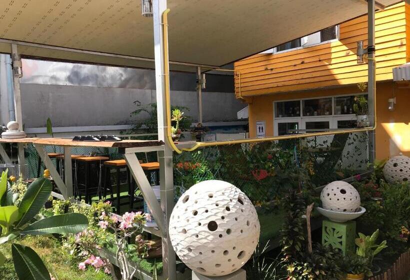 Пансион Gate 14 Inn