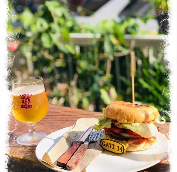 Пансион Gate 14 Inn