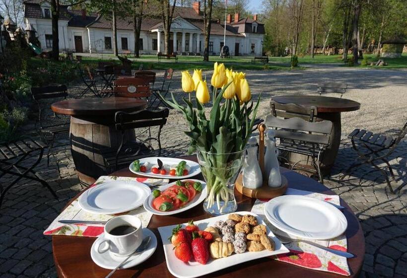 ペンション Gościniec Dworski W Ropie   Pokoje Gościnne